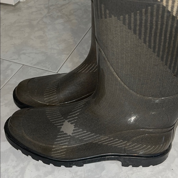 Burberry rain boots - Picture 4 of 6